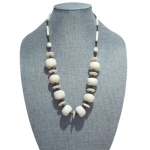 Title:Vintage Black Seed Bead & White Woodstone Chunky Statement Necklace
